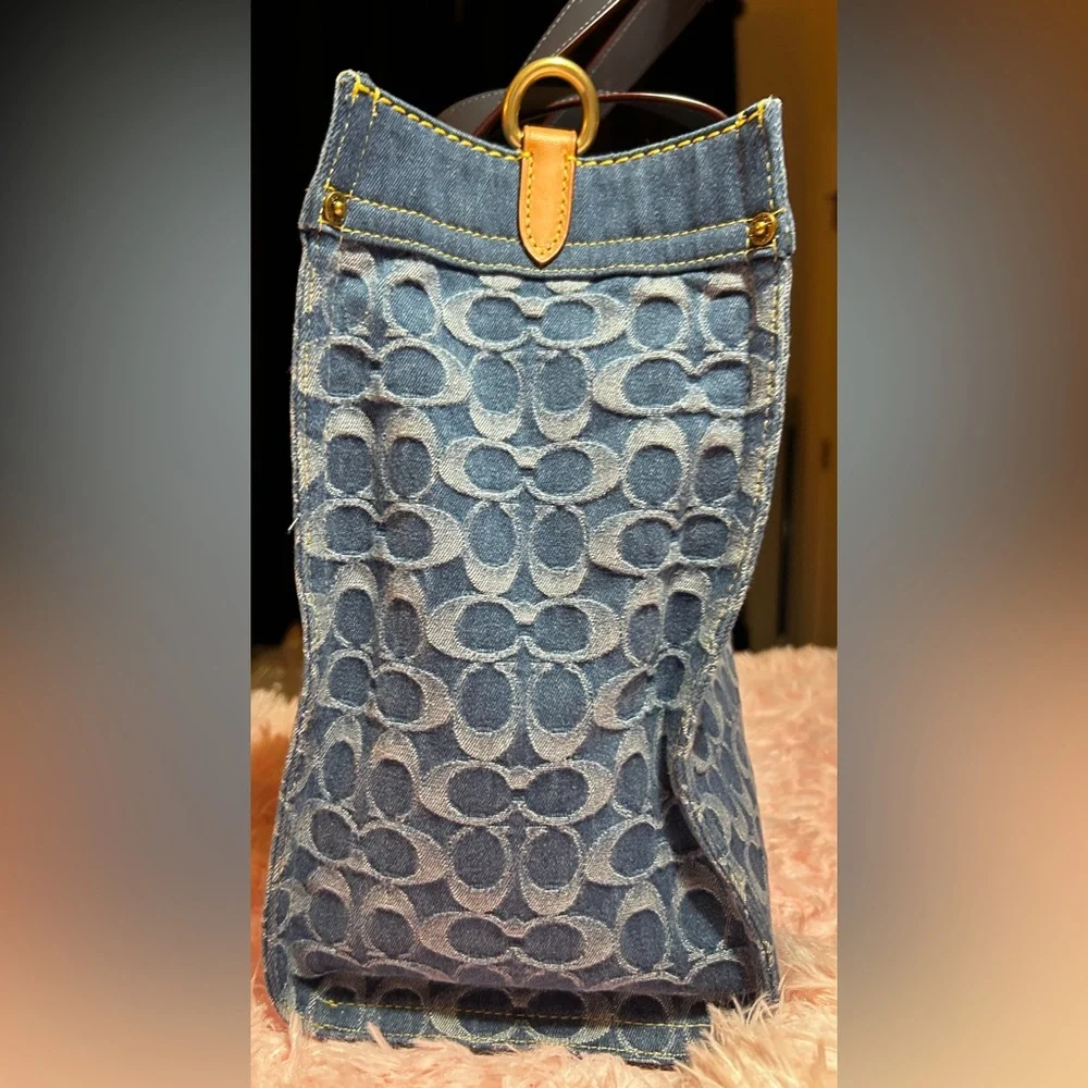 Coach Field Tote 30 Signature Denim - Picture 5 of 10